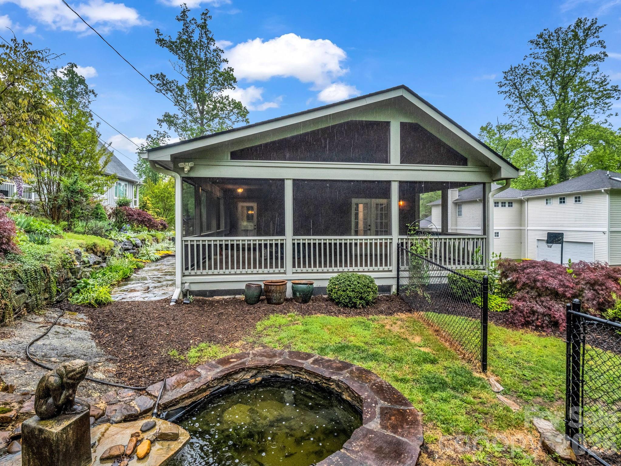 104 W Lake Avenue Hendersonville NC 28739