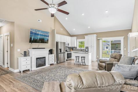464 Riverwind Drive Hendersonville NC 28739