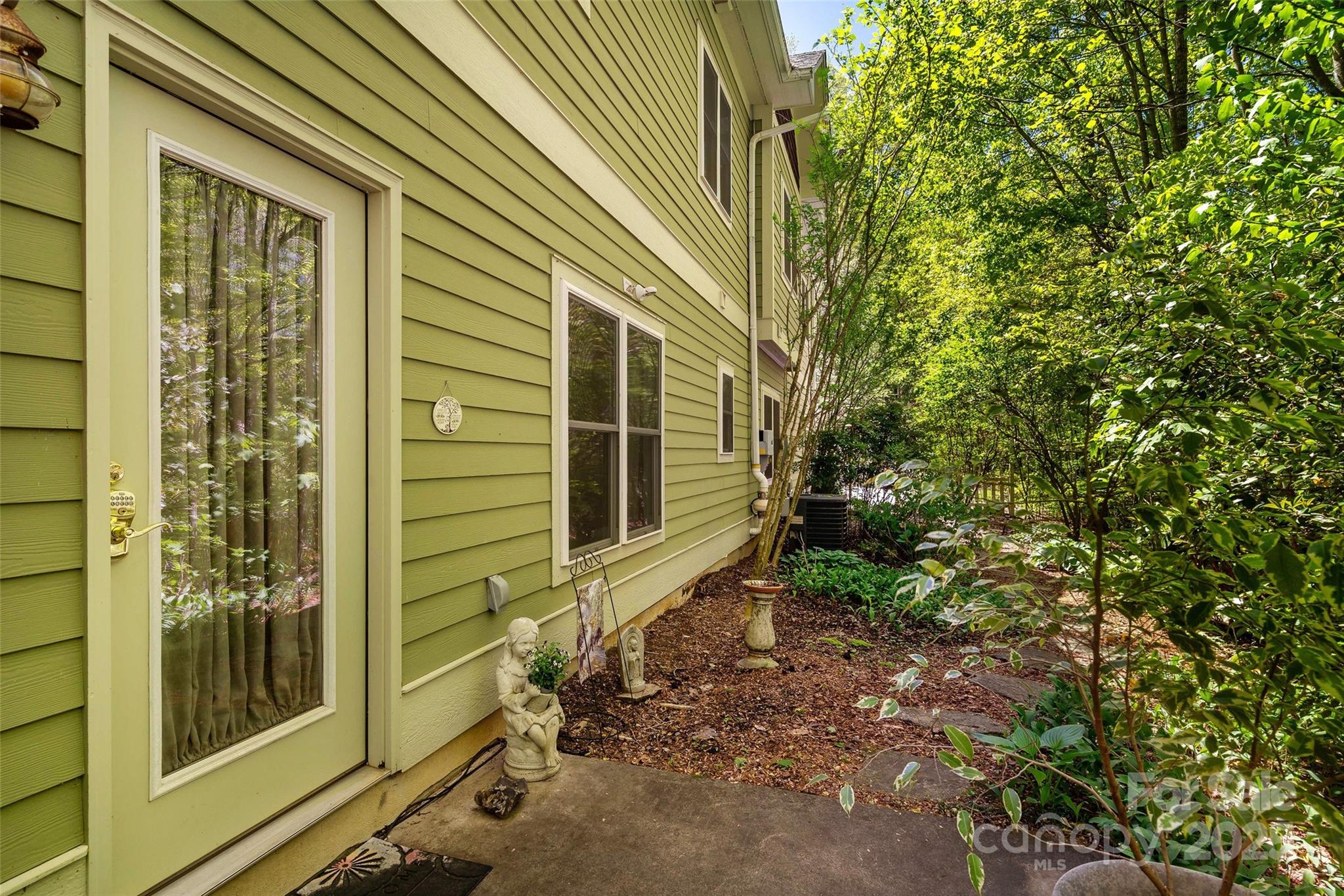 27 Hunting Lodge Drive Black Mountain NC 28711