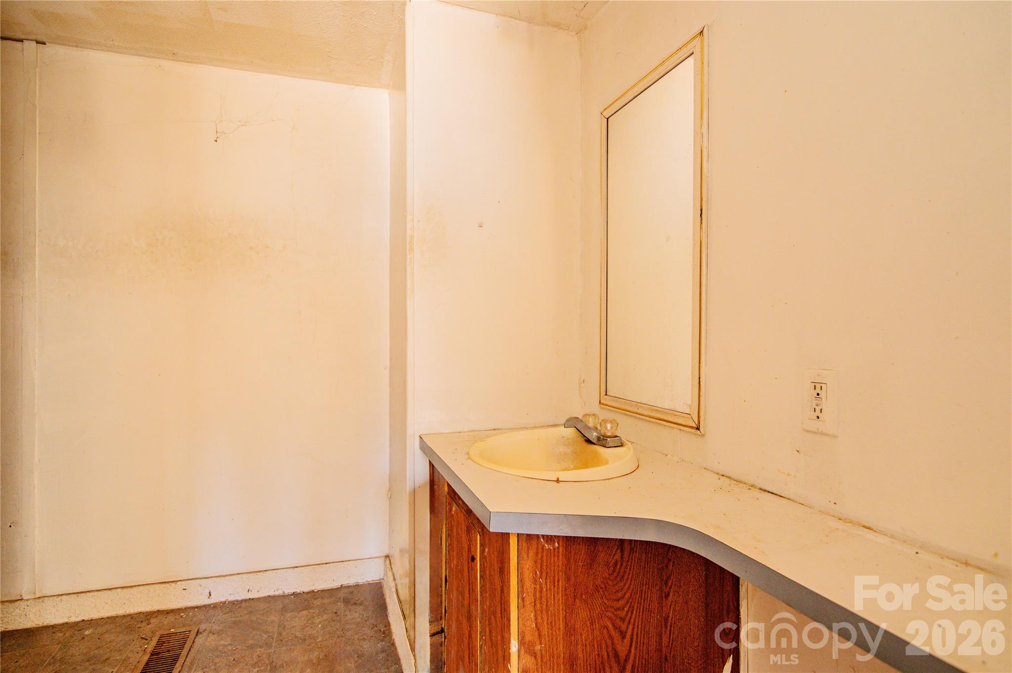 682 Grant Drive Roanoke Rapids NC 27870