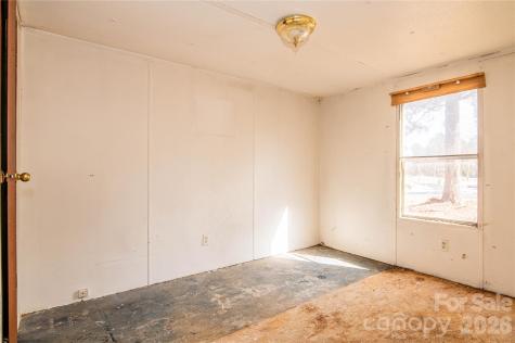 682 Grant Drive Roanoke Rapids NC 27870