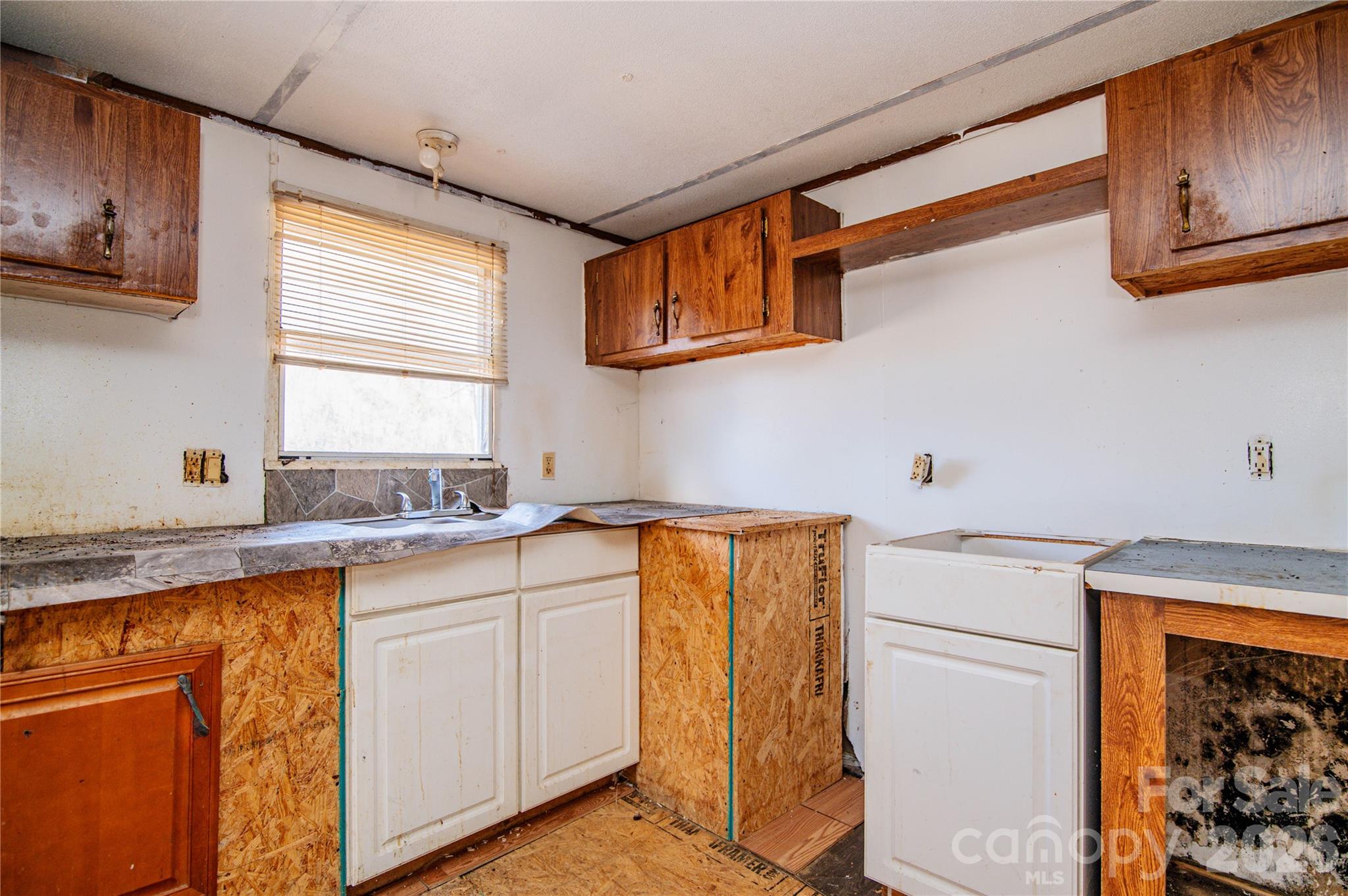 682 Grant Drive Roanoke Rapids NC 27870
