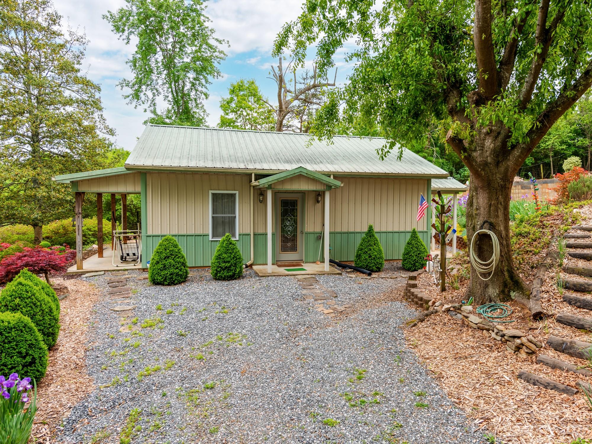 932 Village Circle Hickory NC 28602