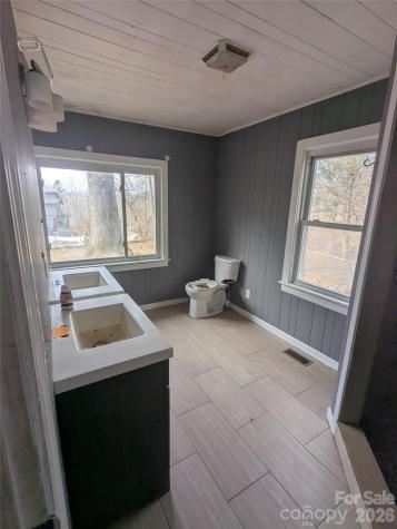 379 Oakview Park Road Asheville NC 28803