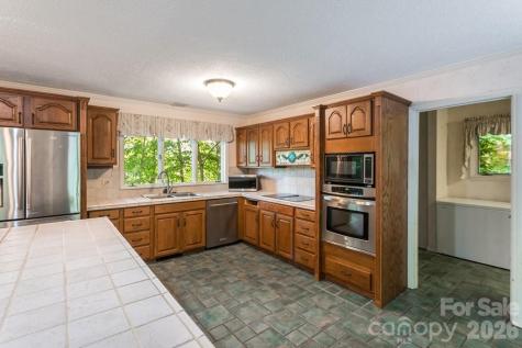 1126 Scenic Circle Waynesville NC 28786