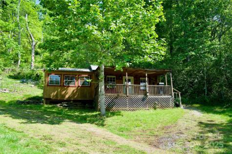 38 Buchanan Hill Road Bakersville NC 28705