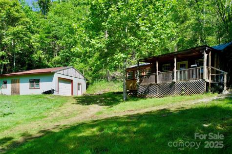 38 Buchanan Hill Road Bakersville NC 28705