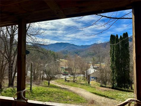 38 Buchanan Hill Road Bakersville NC 28705
