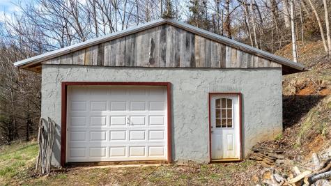 38 Buchanan Hill Road Bakersville NC 28705