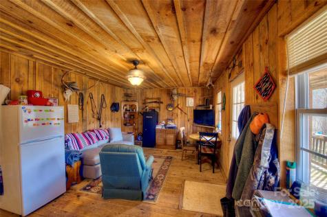 38 Buchanan Hill Road Bakersville NC 28705
