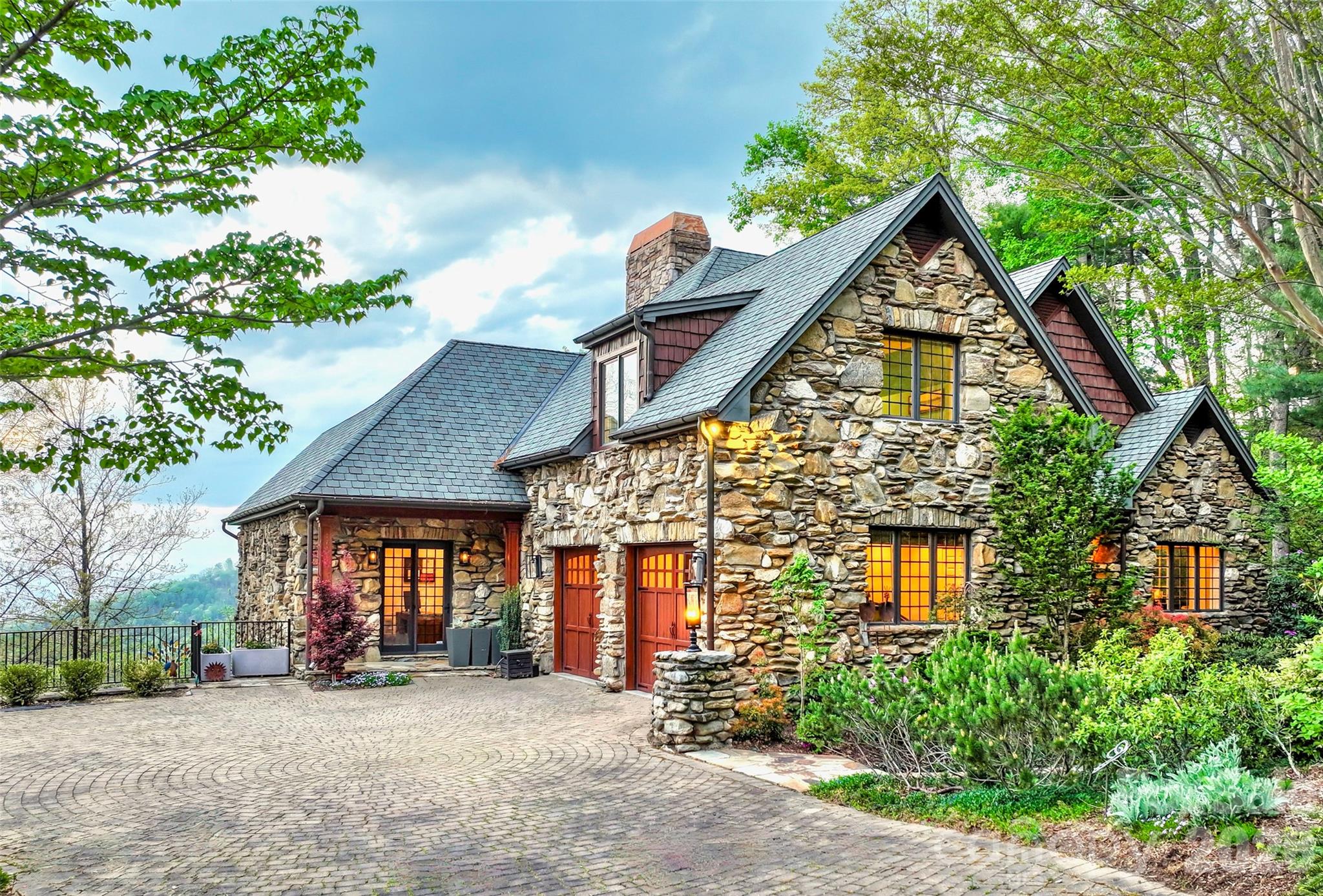 8 Timberwolf Court Asheville NC 28804