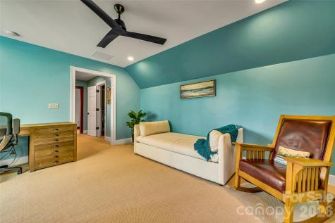 8 Timberwolf Court Asheville NC 28804