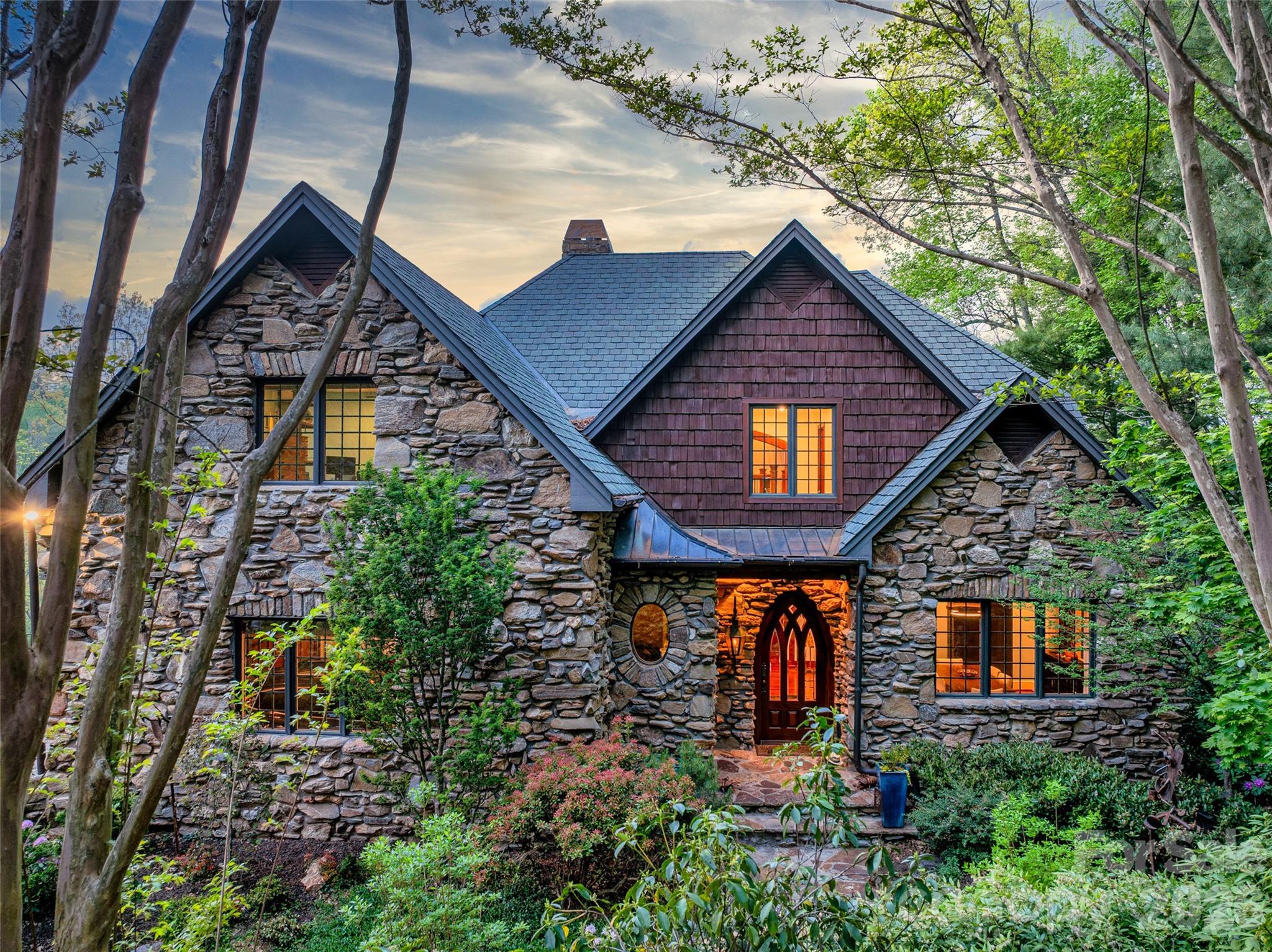 8 Timberwolf Court Asheville NC 28804