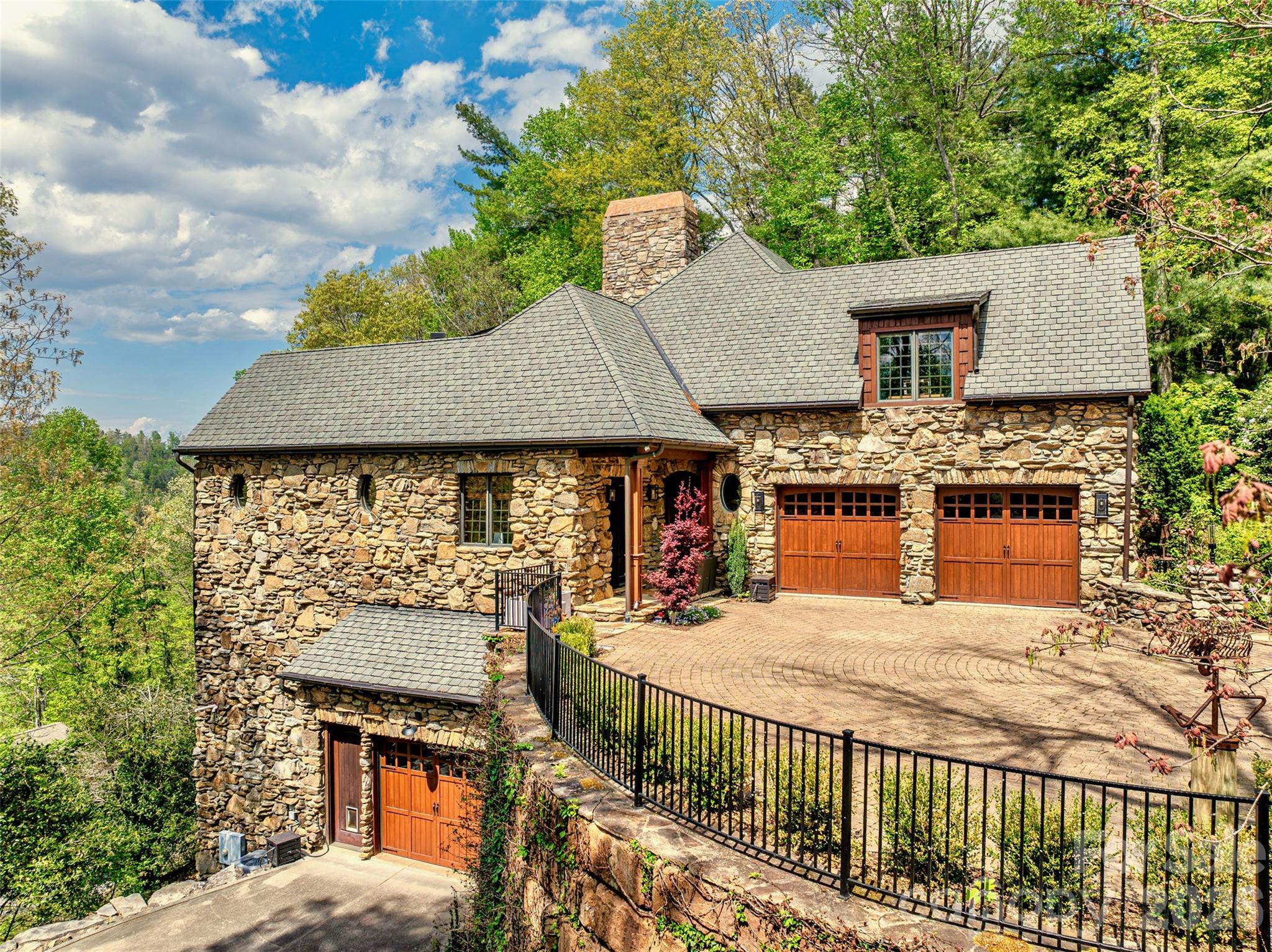 8 Timberwolf Court Asheville NC 28804