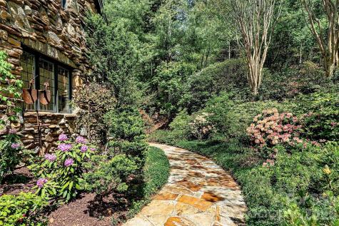 8 Timberwolf Court Asheville NC 28804