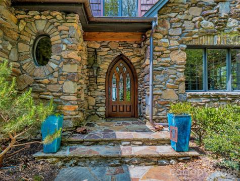 8 Timberwolf Court Asheville NC 28804