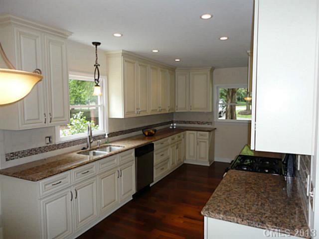 1823 Runnymede Lane Charlotte NC 28211