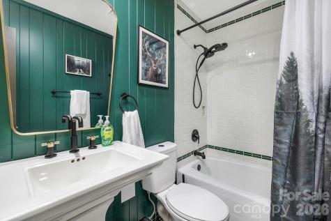 556/558 Thorncliff Drive Seven Devils NC 28604