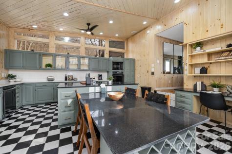 556/558 Thorncliff Drive Seven Devils NC 28604