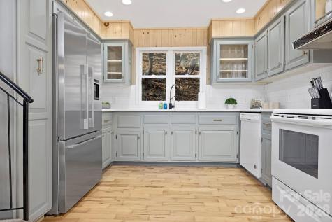 556/558 Thorncliff Drive Seven Devils NC 28604
