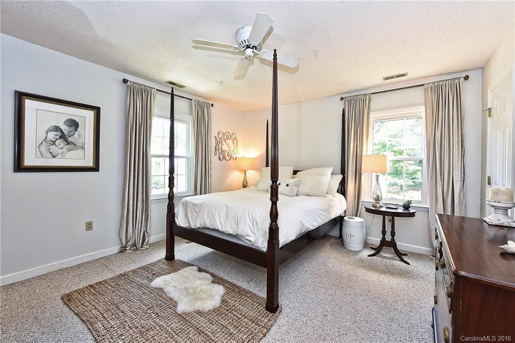 4847 Deanscroft Drive Charlotte NC 28226