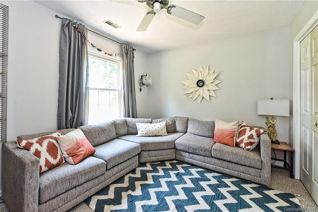 4847 Deanscroft Drive Charlotte NC 28226