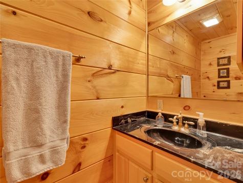 586 Tanglewood Lane Saluda NC 28773