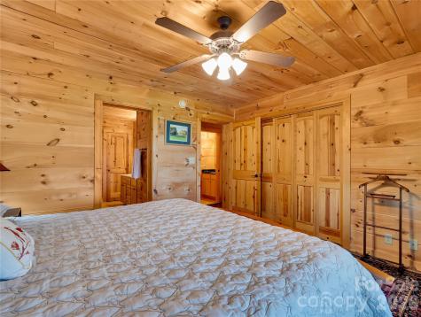 586 Tanglewood Lane Saluda NC 28773