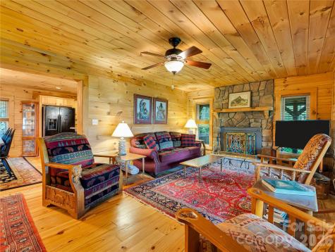 586 Tanglewood Lane Saluda NC 28773