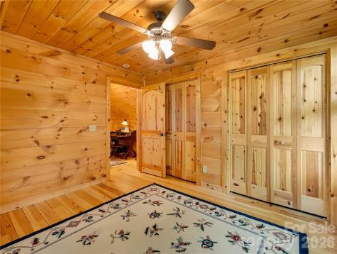 586 Tanglewood Lane Saluda NC 28773