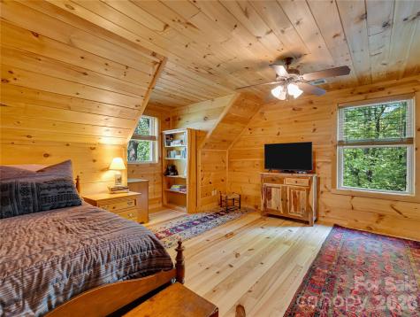 586 Tanglewood Lane Saluda NC 28773