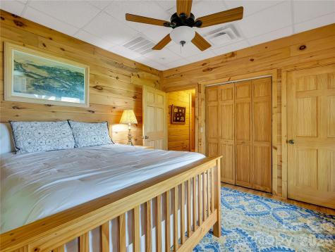 586 Tanglewood Lane Saluda NC 28773