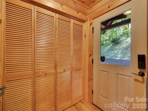 586 Tanglewood Lane Saluda NC 28773