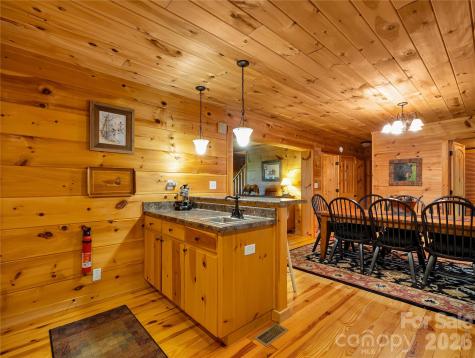 586 Tanglewood Lane Saluda NC 28773