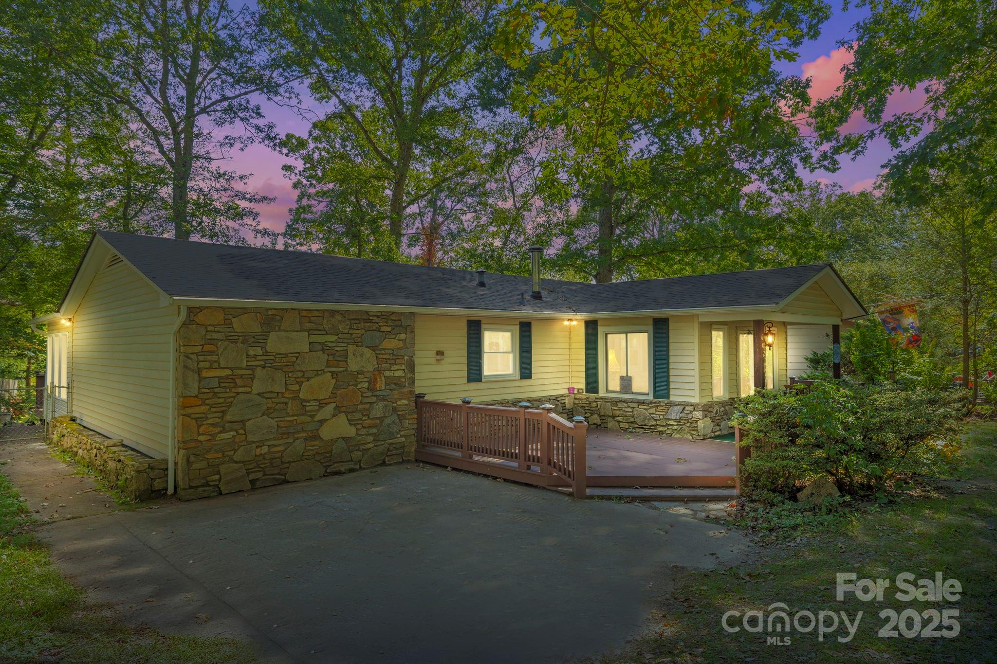 602 Tomahawk Avenue Black Mountain NC 28711