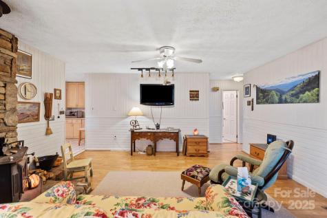 602 Tomahawk Avenue Black Mountain NC 28711