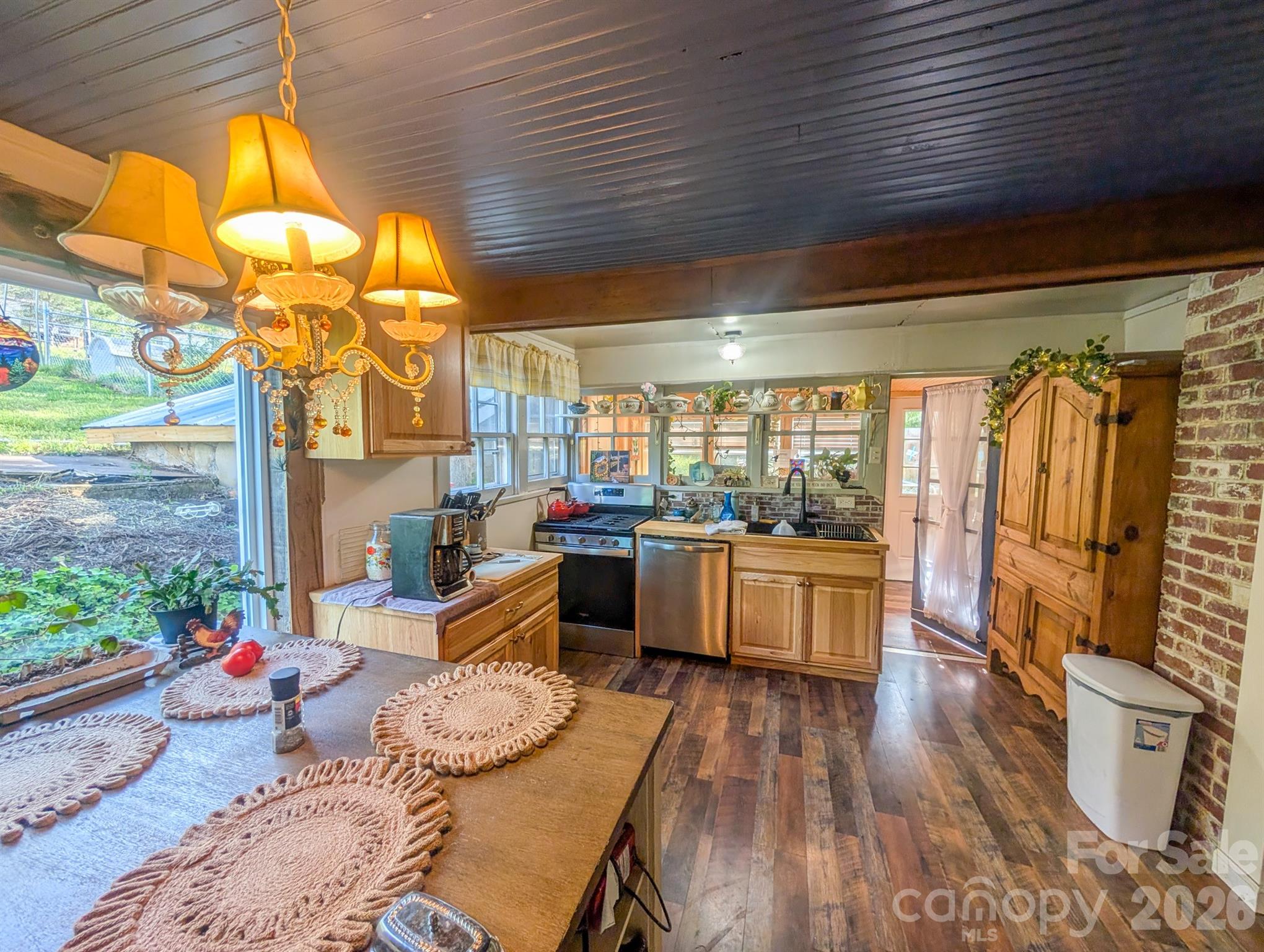87 Henderson Lane Burnsville NC 28714