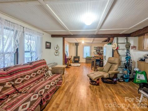 87 Henderson Lane Burnsville NC 28714