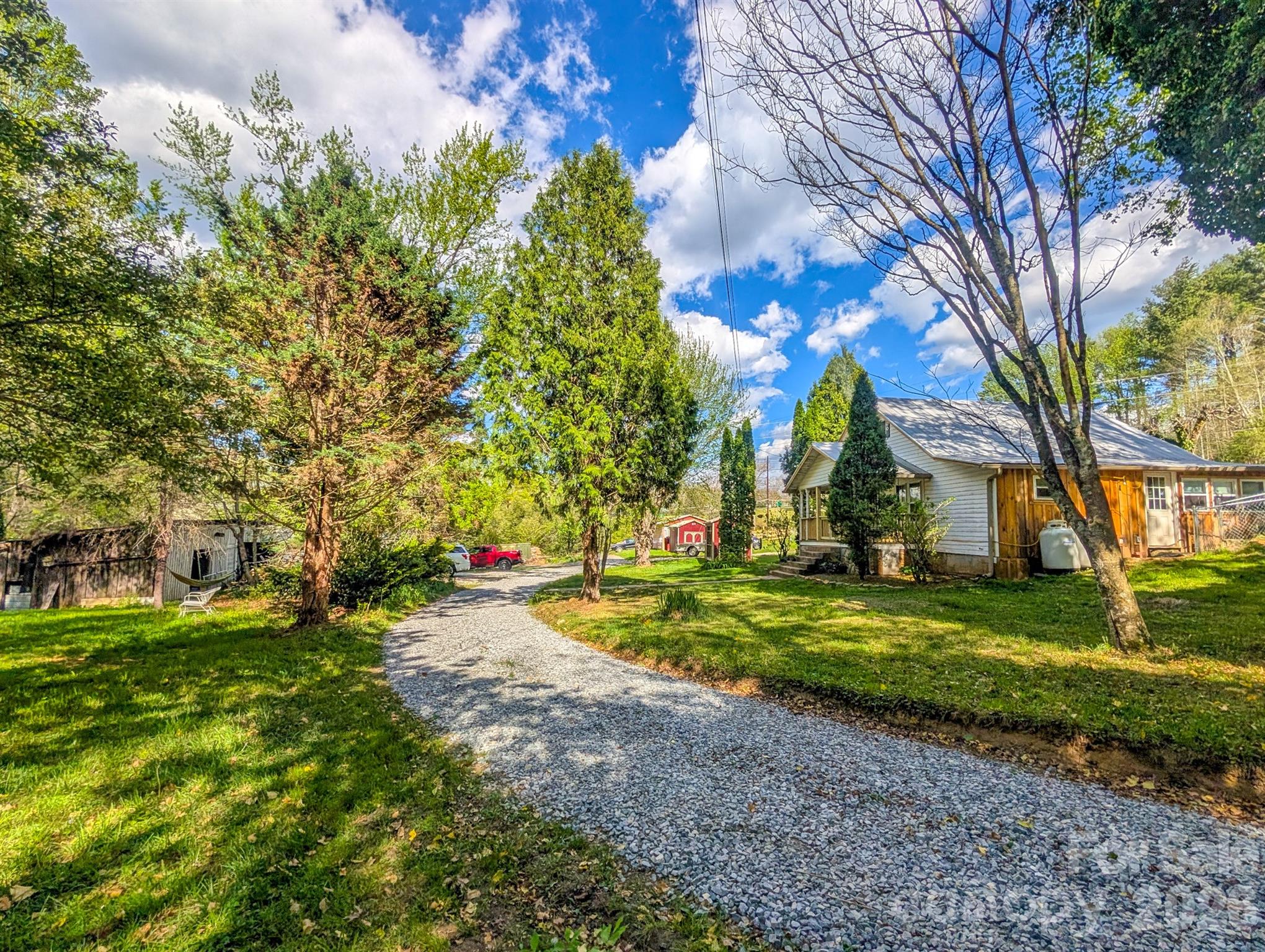 87 Henderson Lane Burnsville NC 28714