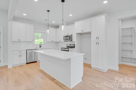 145 Creekwood Drive Dallas NC 28034