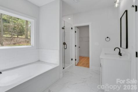 145 Creekwood Drive Dallas NC 28034