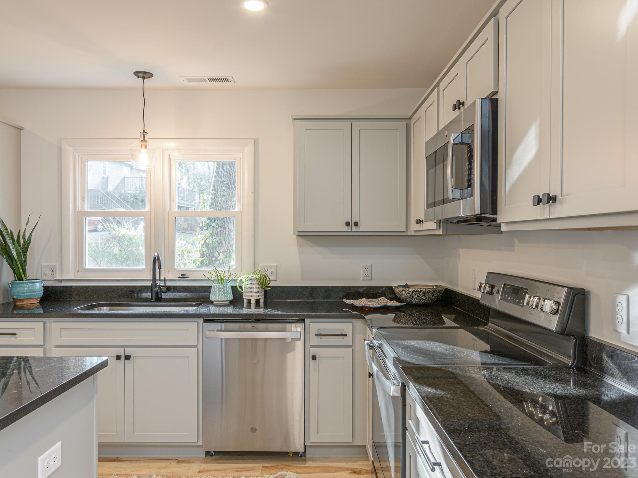 11 Upland Road Asheville NC 28804