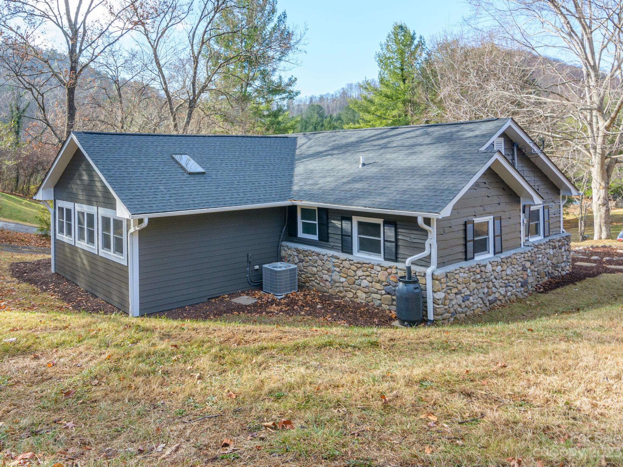 11 Upland Road Asheville NC 28804