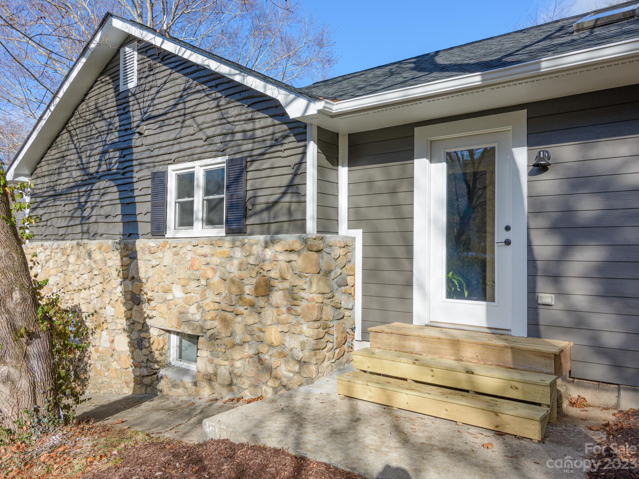 11 Upland Road Asheville NC 28804
