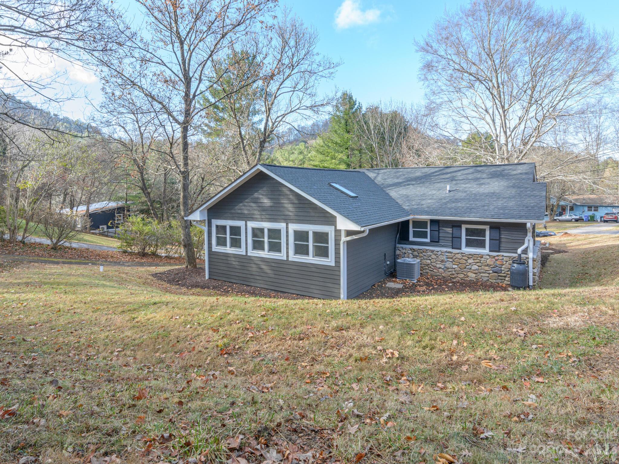 11 Upland Road Asheville NC 28804