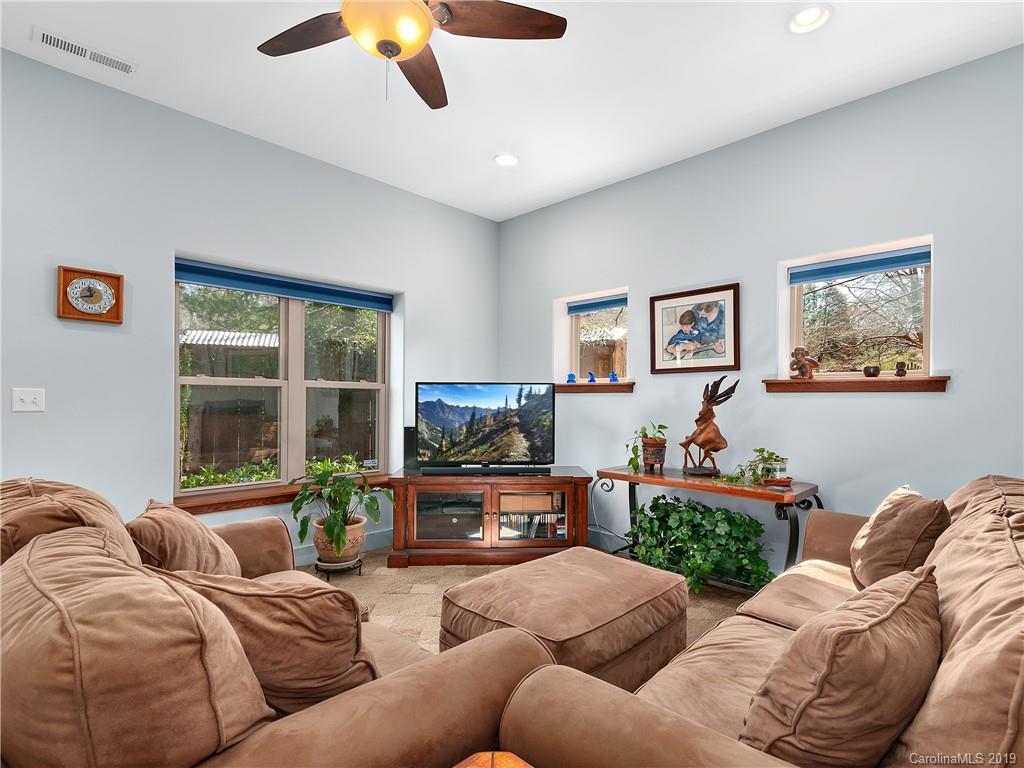 22 Hibriten Drive Asheville NC 28801