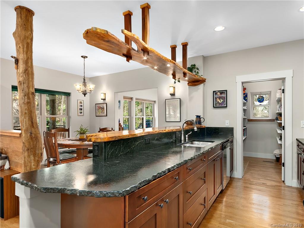22 Hibriten Drive Asheville NC 28801