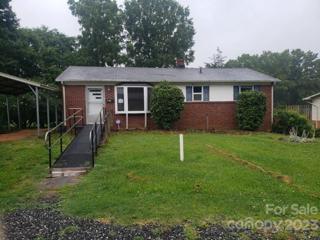 225 W 20 1/2 Street Newton NC 28658