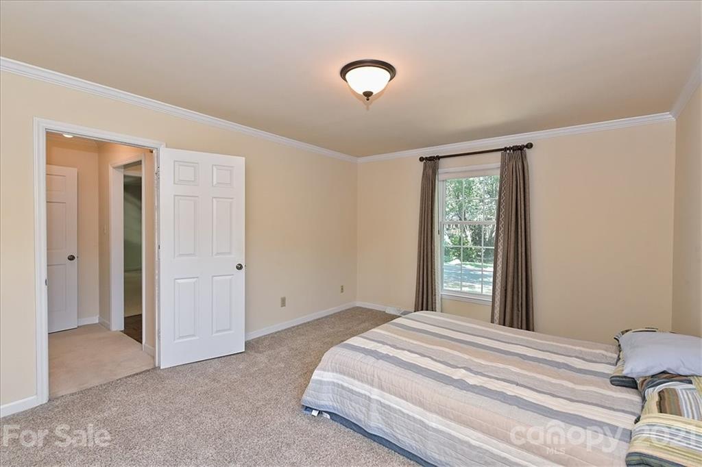 2541 Robin Hill Drive Charlotte NC 28210