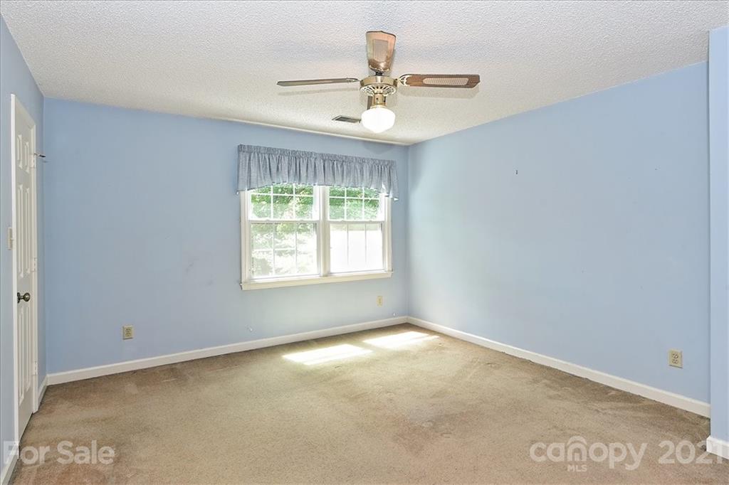 2541 Robin Hill Drive Charlotte NC 28210